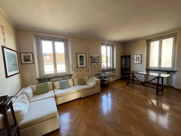 appartamento in vendita a Milano in zona Sant'Ambrogio