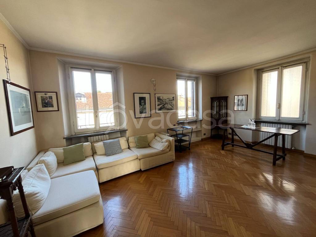 appartamento in vendita a Milano in zona Sant'Ambrogio