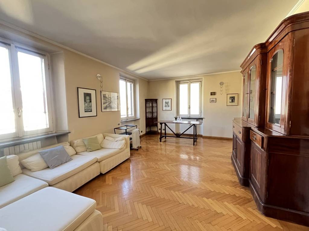 appartamento in vendita a Milano in zona Sant'Ambrogio