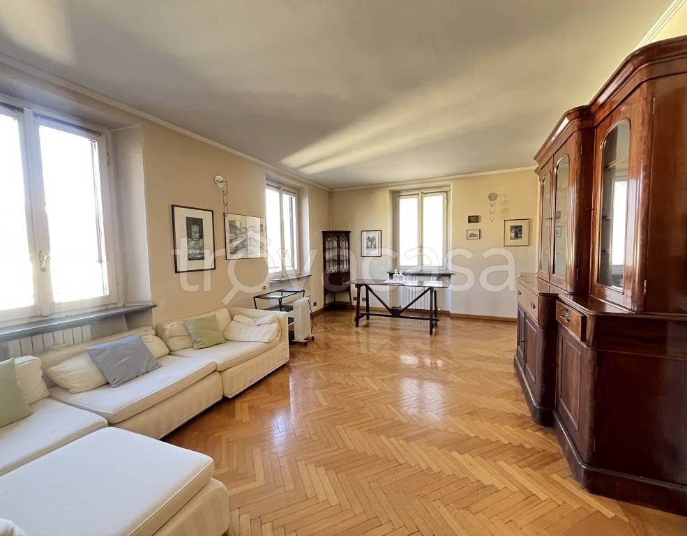 appartamento in vendita a Milano in zona Sant'Ambrogio