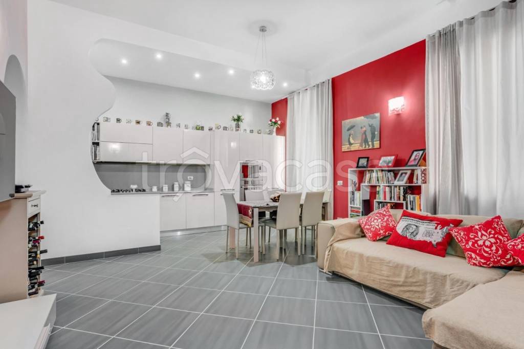 appartamento in vendita a Milano in zona Parco Solari