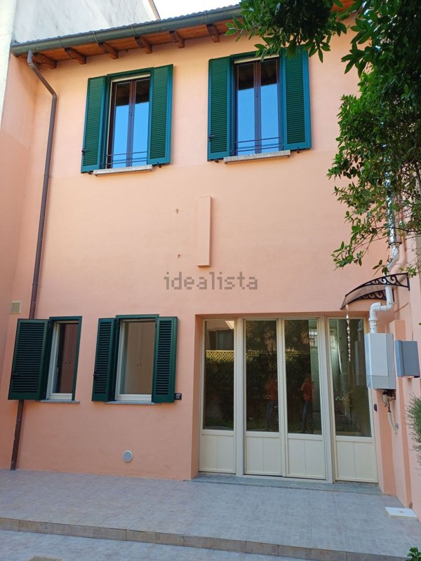 casa indipendente in vendita a Milano in zona Rogoredo