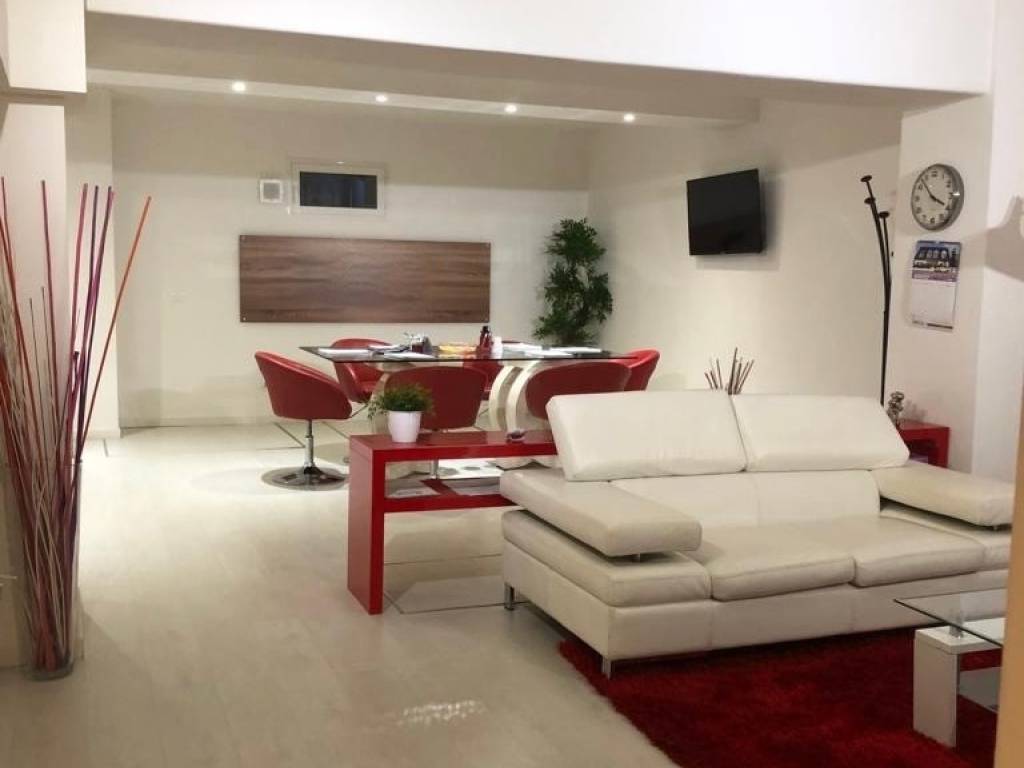 negozio in vendita a Milano in zona Solari