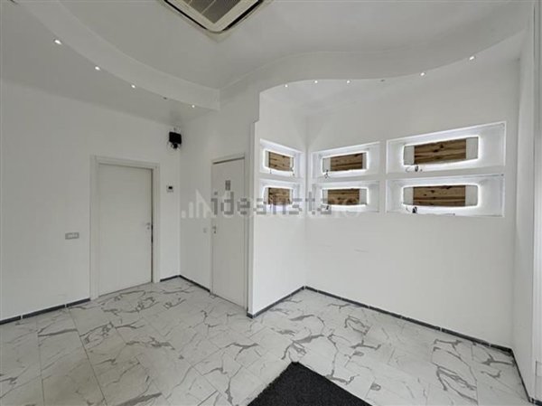 ufficio in vendita a Milano in zona Ronchetto sul Naviglio