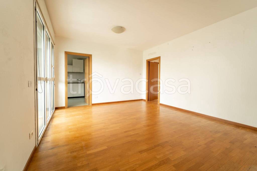 appartamento in vendita a Milano in zona Adriano
