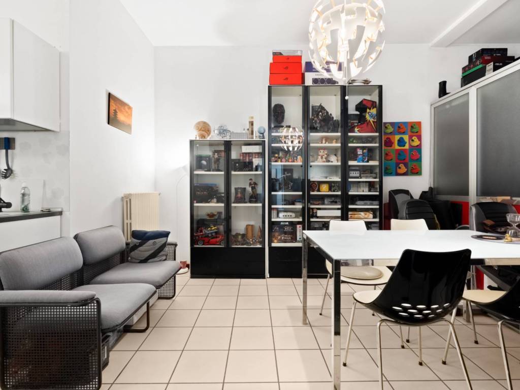 ufficio in vendita a Milano in zona Guastalla