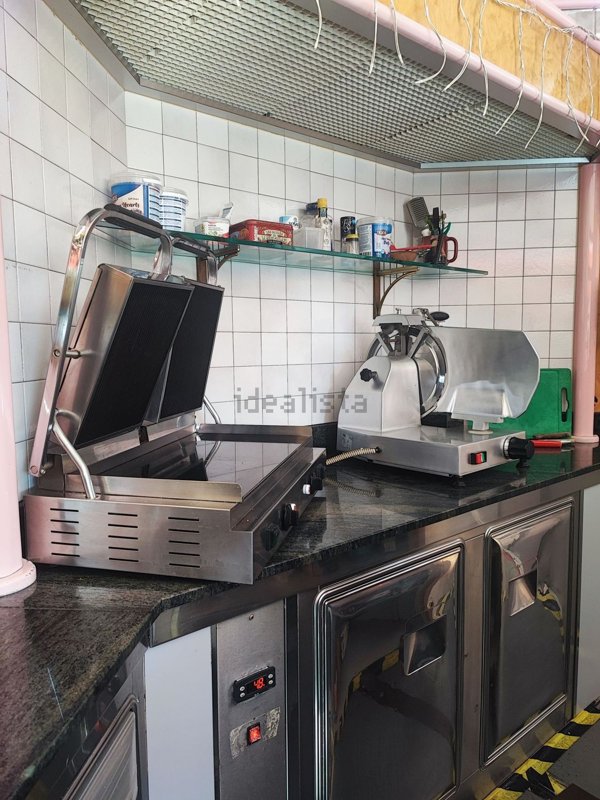 negozio in vendita a Milano in zona Corvetto