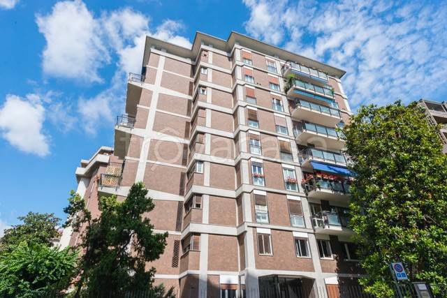 ufficio in vendita a Milano in zona Città Studi