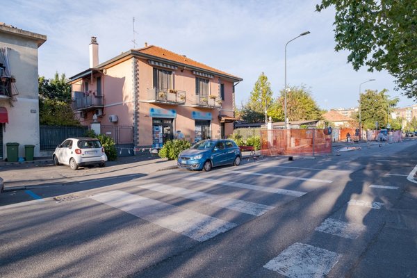 casa indipendente in vendita a Milano in zona Lorenteggio