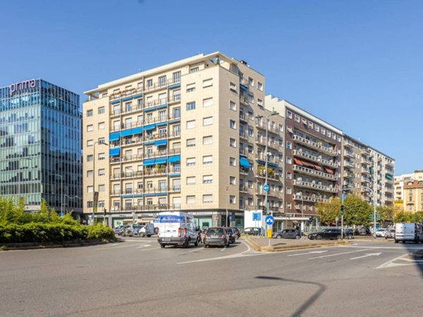 ufficio in vendita a Milano in zona Loreto