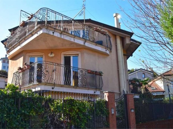 casa indipendente in vendita a Milano in zona Isola