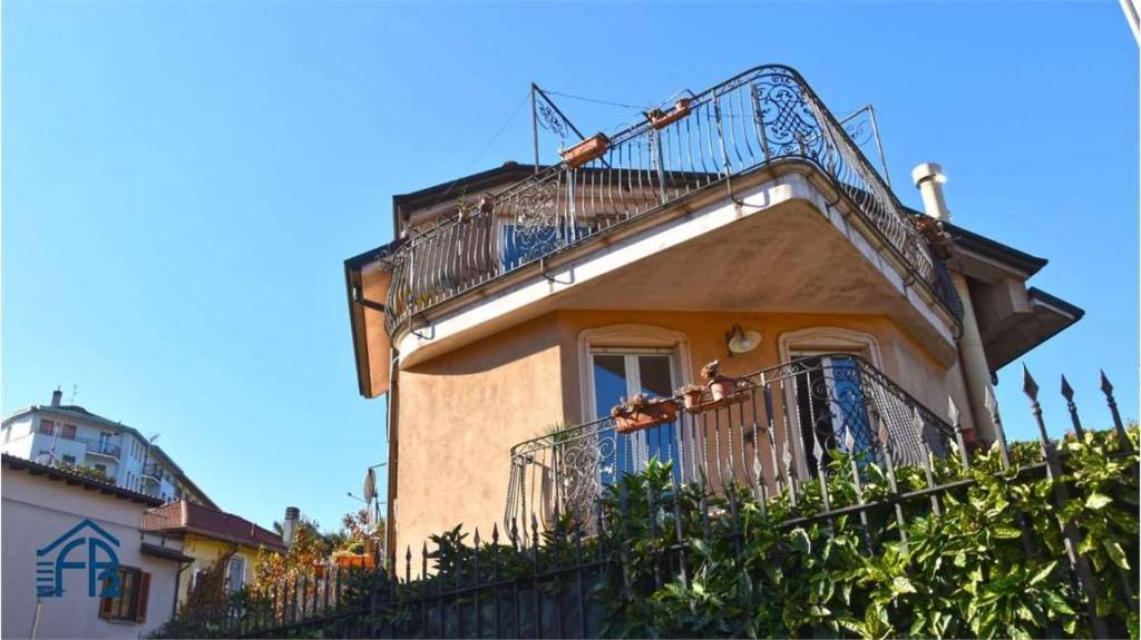 casa indipendente in vendita a Milano in zona Isola