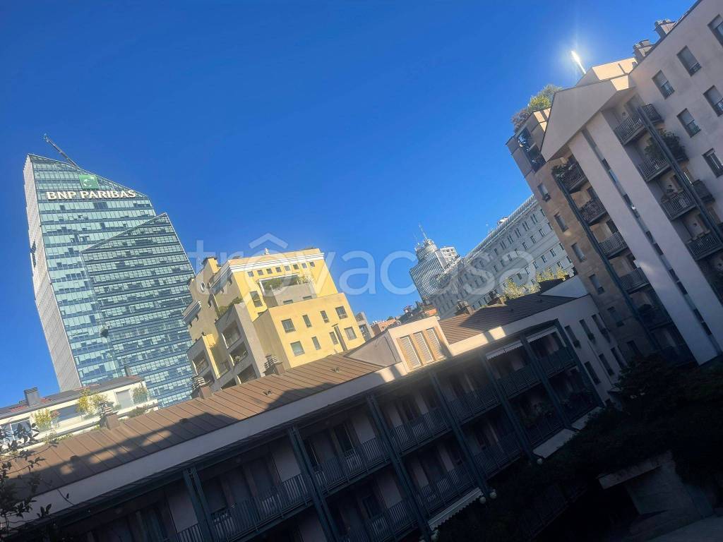 appartamento in vendita a Milano in zona Porta Nuova