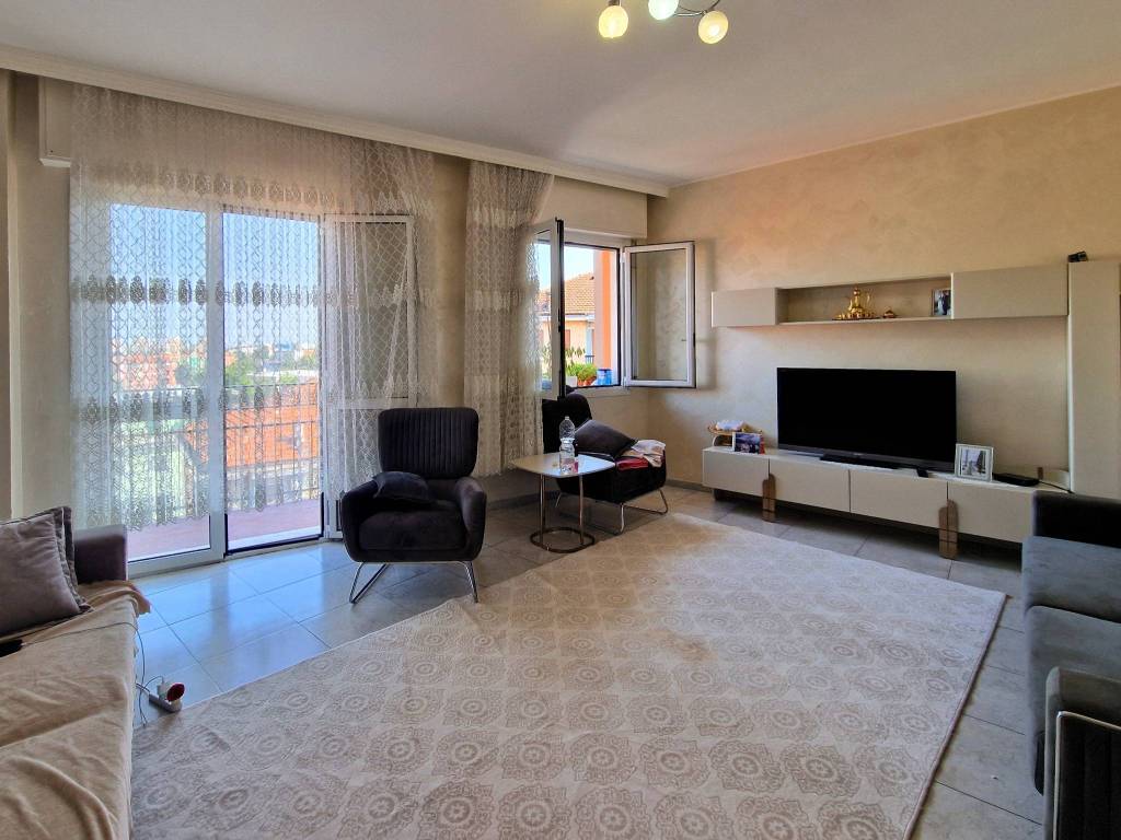 appartamento in vendita a Milano in zona Baggio