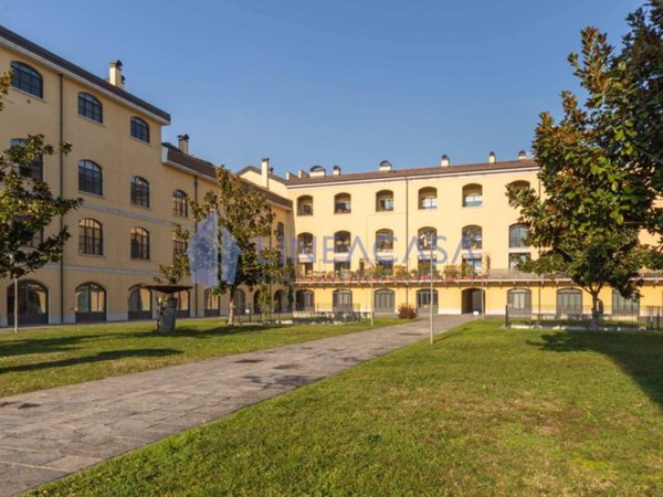 appartamento in vendita a Milano in zona Famagosta