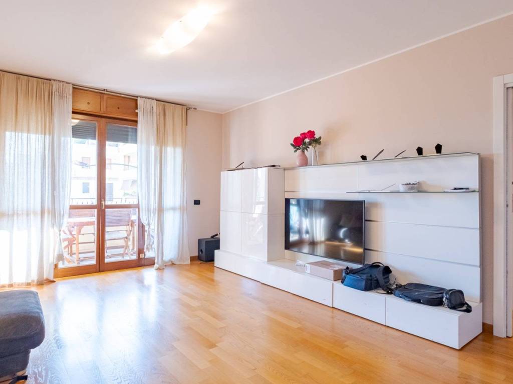 appartamento in vendita a Milano in zona Baggio