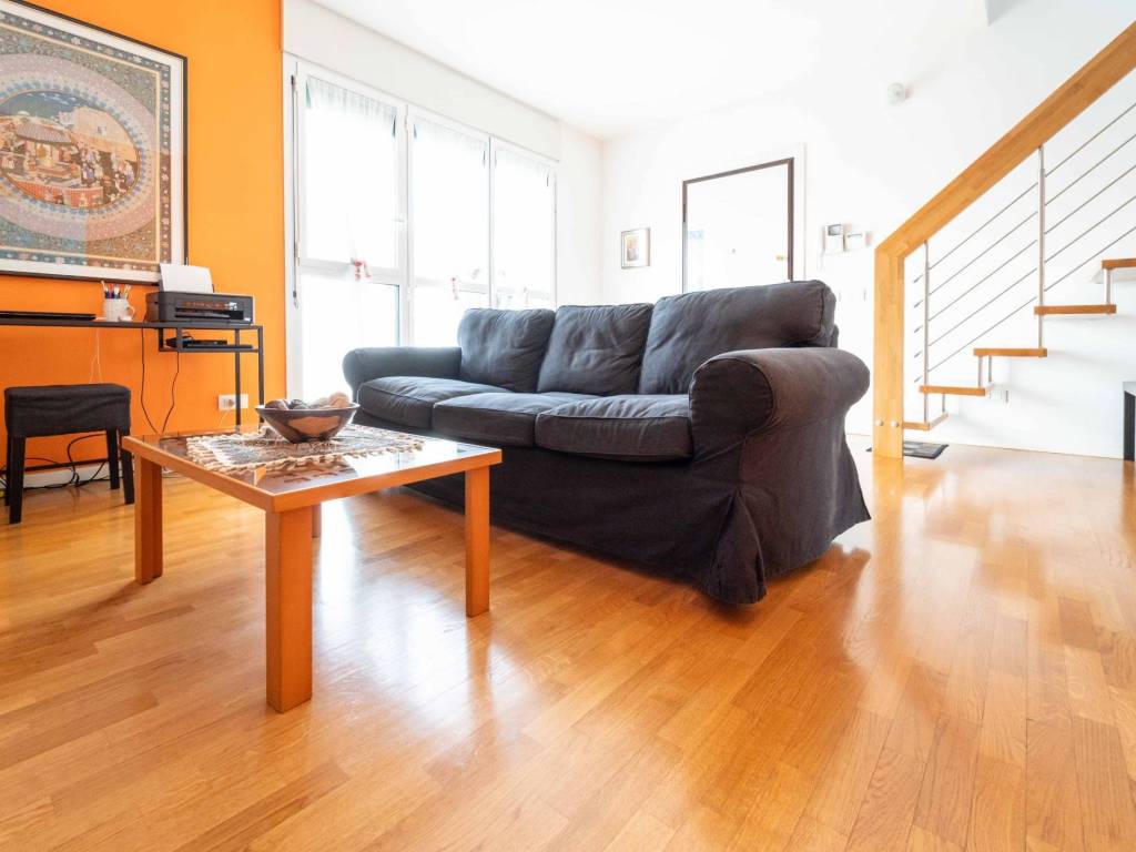 appartamento in vendita a Milano in zona Adriano