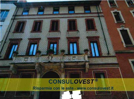 appartamento in vendita a Milano in zona Sant'Ambrogio