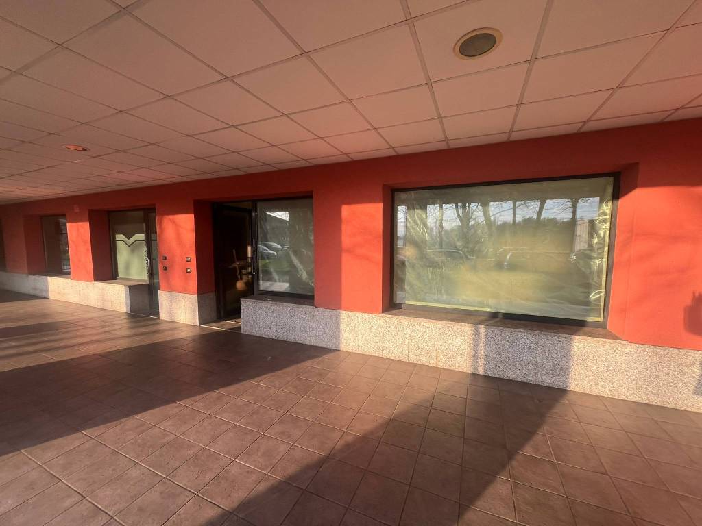 negozio in vendita a Milano in zona Bicocca