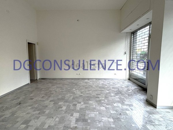 negozio in vendita a Milano in zona Piazzale Lodi