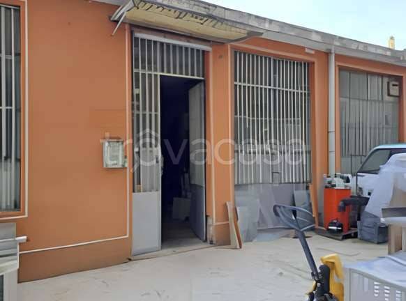 negozio in vendita a Milano in zona Bruzzano