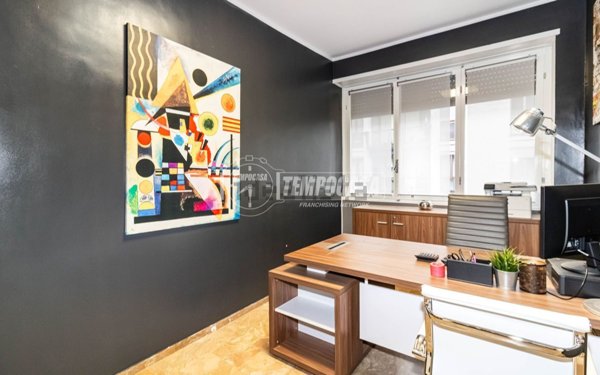 ufficio in vendita a Milano in zona Corvetto