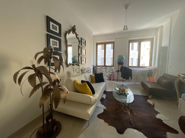 appartamento in vendita a Milano in zona Porta Nuova