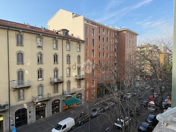 appartamento in vendita a Milano in zona Lorenteggio