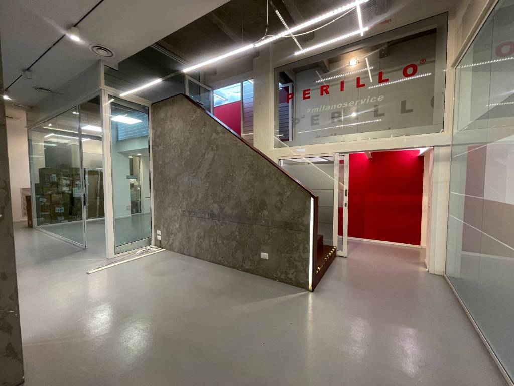 ufficio in vendita a Milano in zona Guastalla