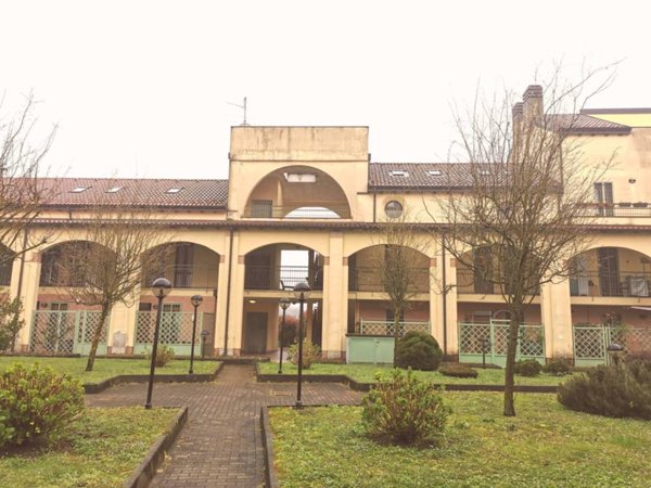 appartamento in vendita a Milano in zona Baggio