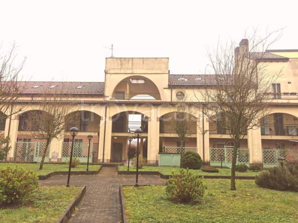 appartamento in vendita a Milano in zona Muggiano