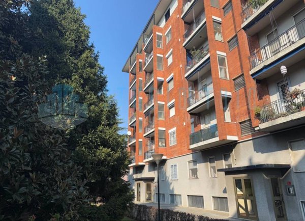 appartamento in vendita a Milano in zona Adriano