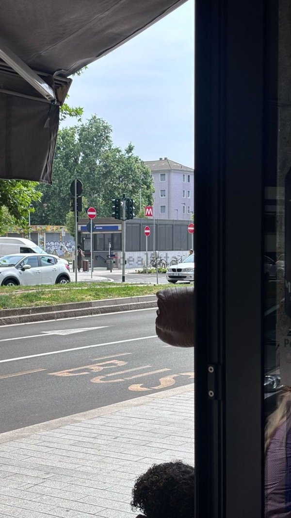 negozio in vendita a Milano in zona Lorenteggio