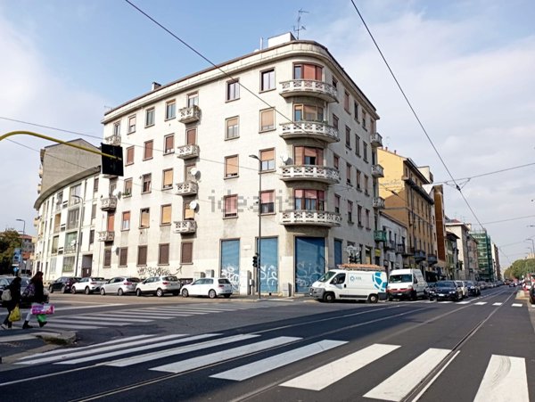 negozio in vendita a Milano in zona Vigentino