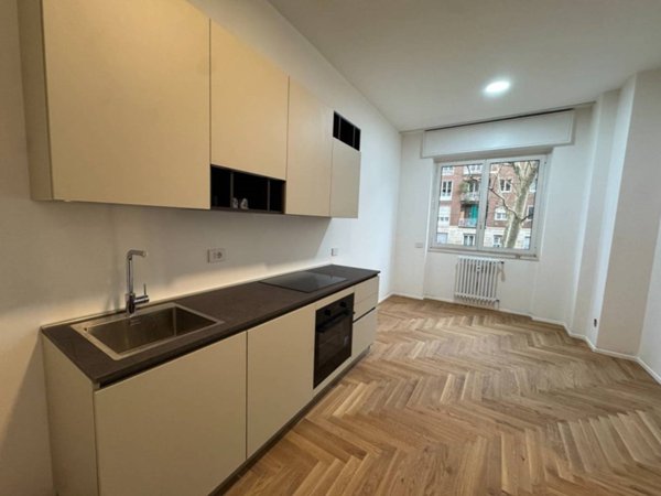 appartamento in vendita a Milano in zona Bocconi