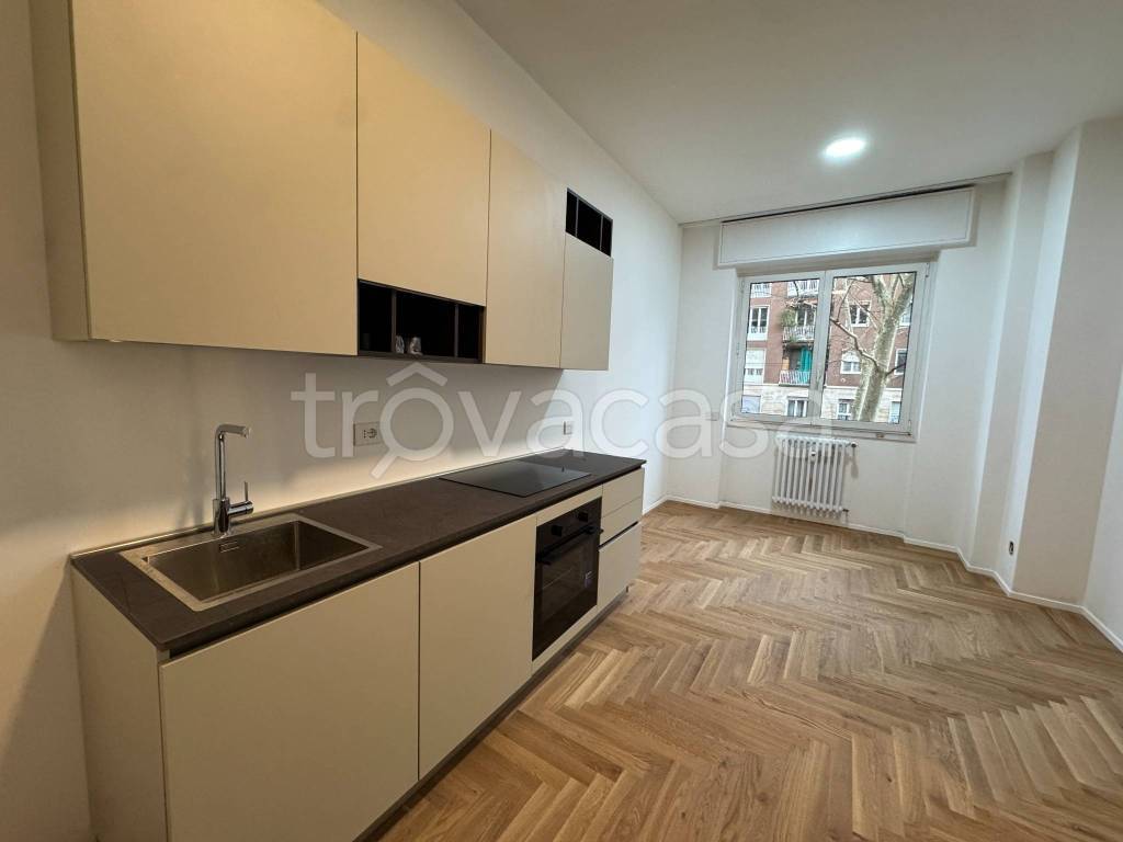 appartamento in vendita a Milano in zona Bocconi