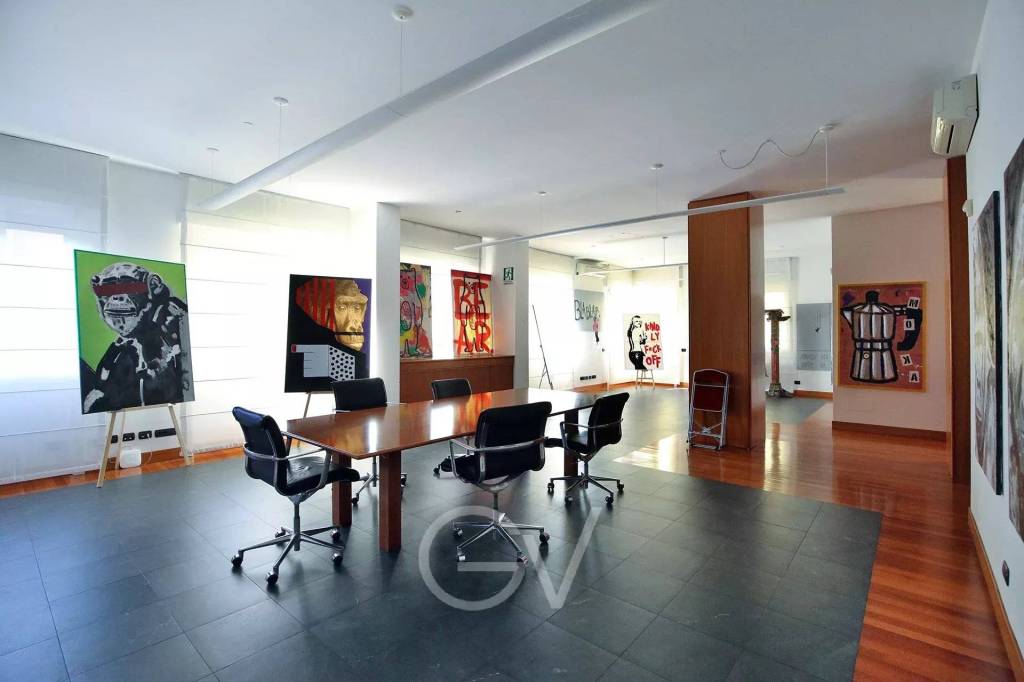 ufficio in vendita a Milano in zona Sant'Ambrogio