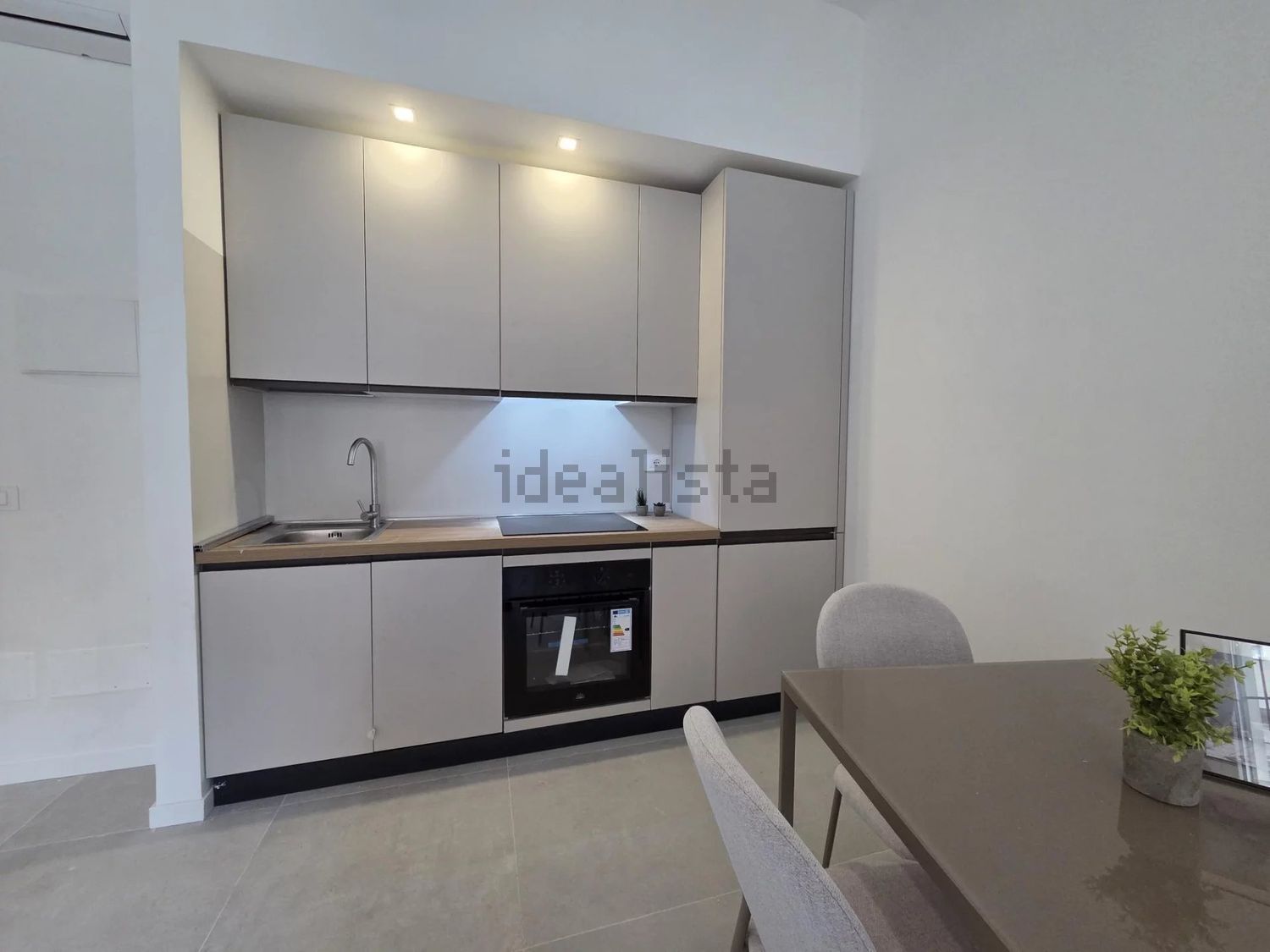 appartamento in vendita a Milano in zona Piazzale Lodi