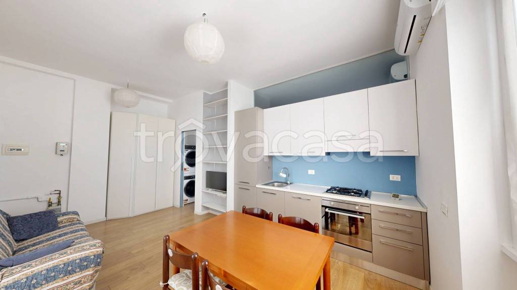 appartamento in vendita a Milano in zona Rembrandt