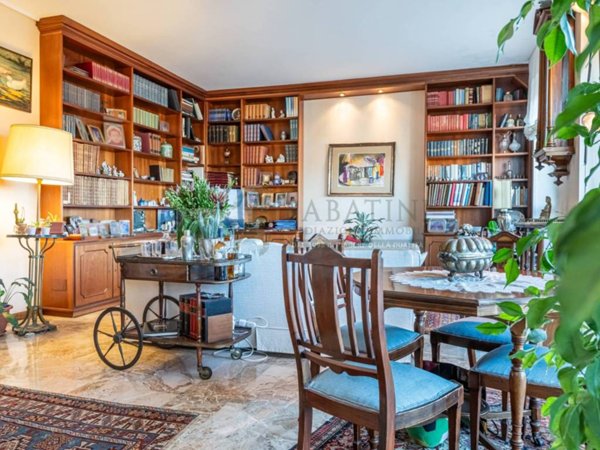 appartamento in vendita a Milano in zona Centro Direzionale