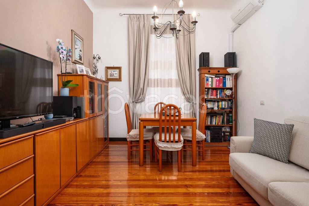 appartamento in vendita a Milano in zona Isola