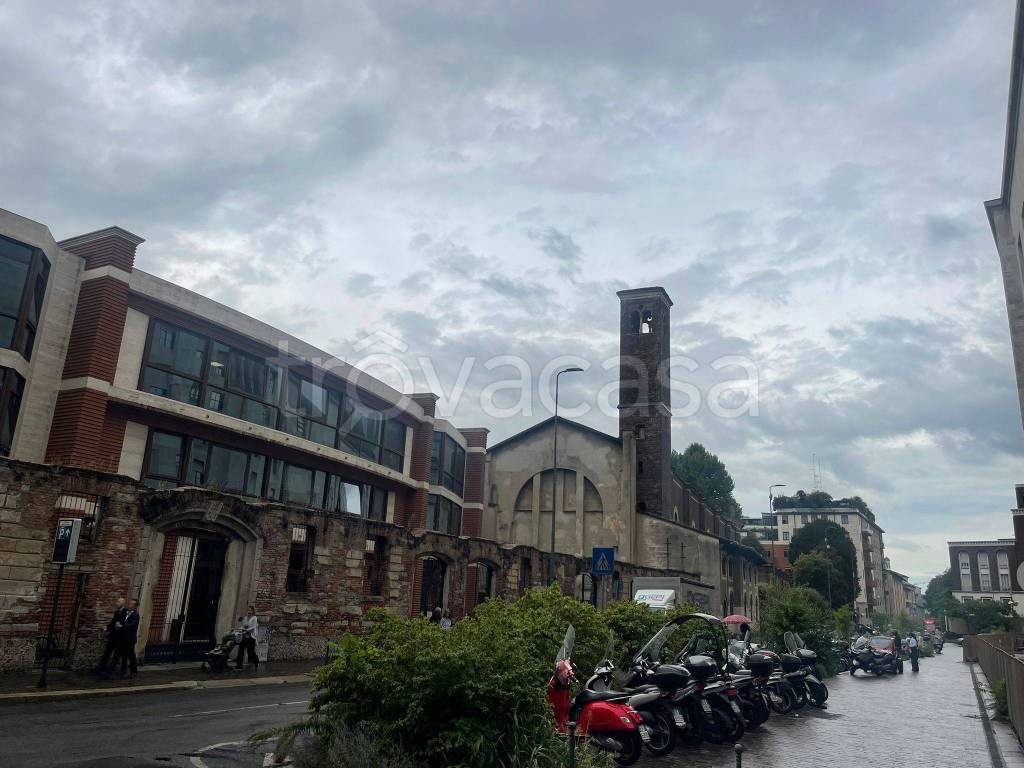 appartamento in vendita a Milano in zona Guastalla