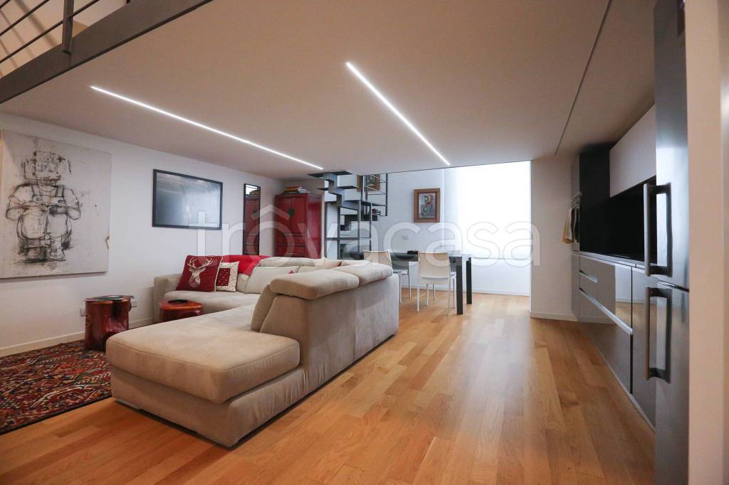 appartamento in vendita a Milano in zona Famagosta