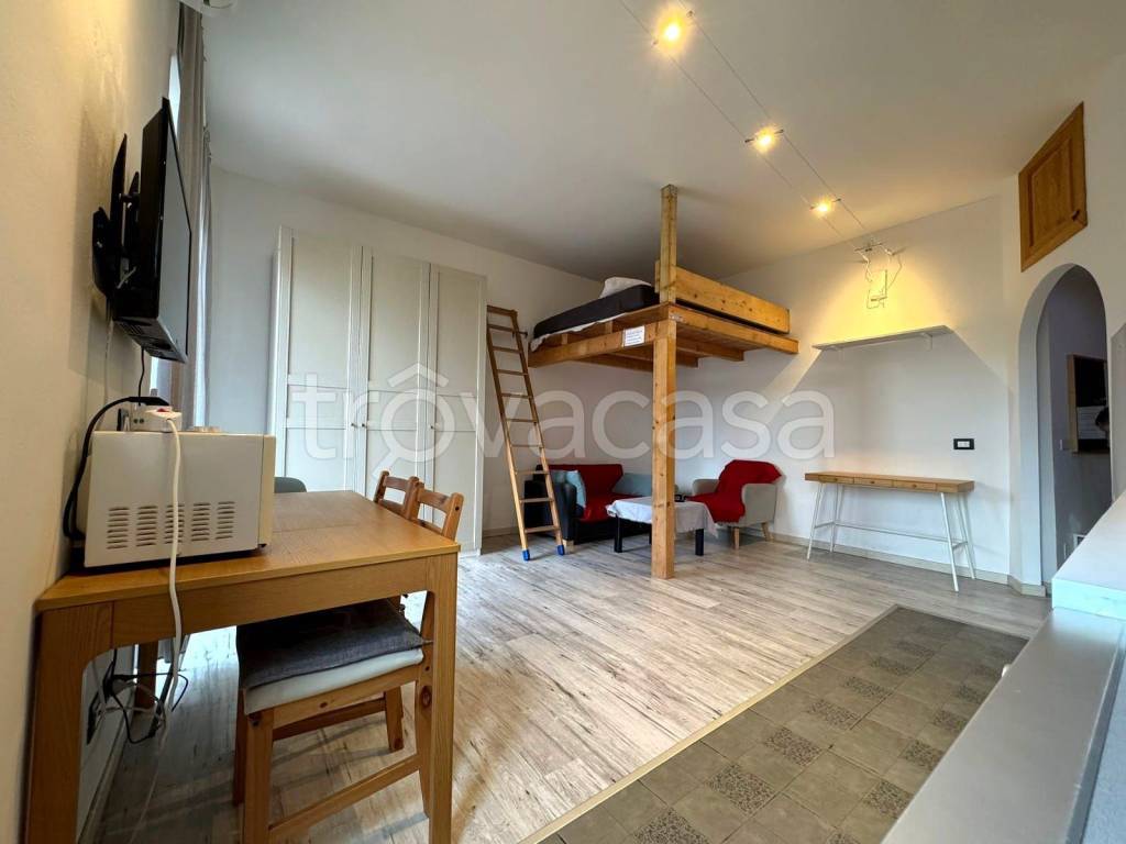 appartamento in vendita a Milano in zona Casoretto