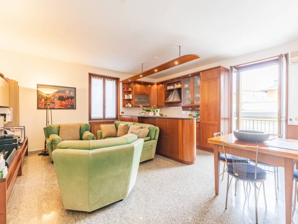 appartamento in vendita a Milano in zona Famagosta