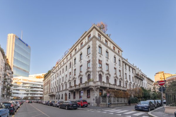 appartamento in vendita a Milano in zona Il Portello