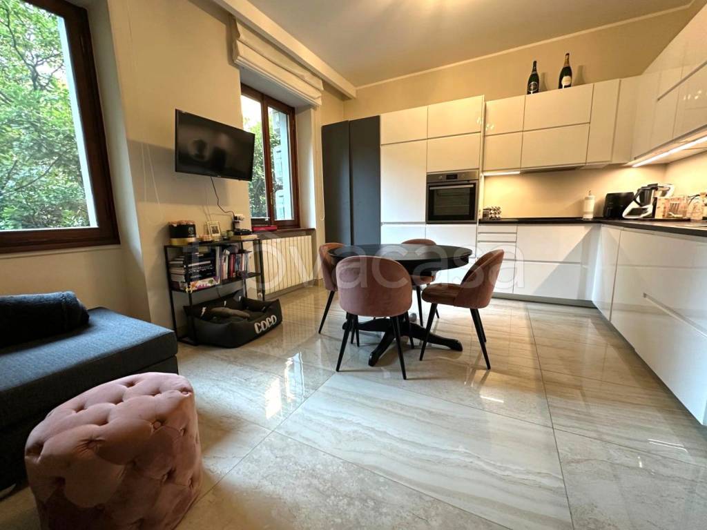 appartamento in vendita a Milano in zona Bocconi