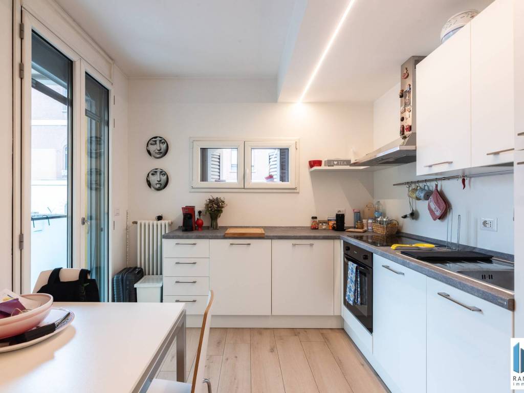 appartamento in vendita a Milano in zona Guastalla