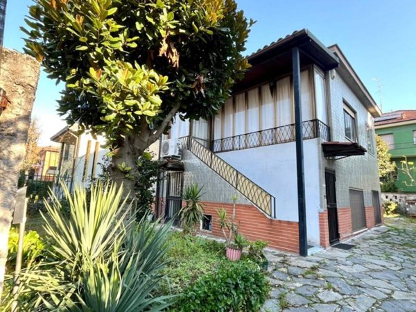 casa indipendente in vendita a Milano in zona Forlanini