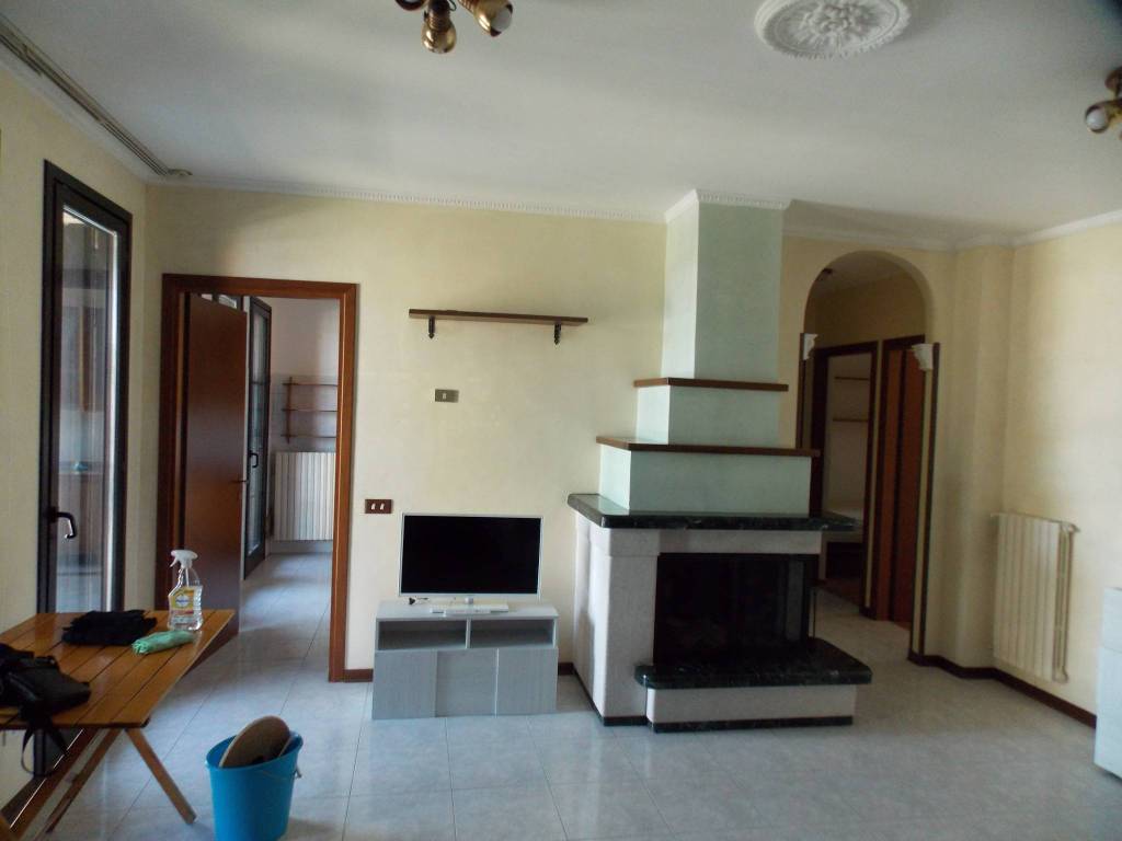 appartamento in vendita a Milano in zona Baggio